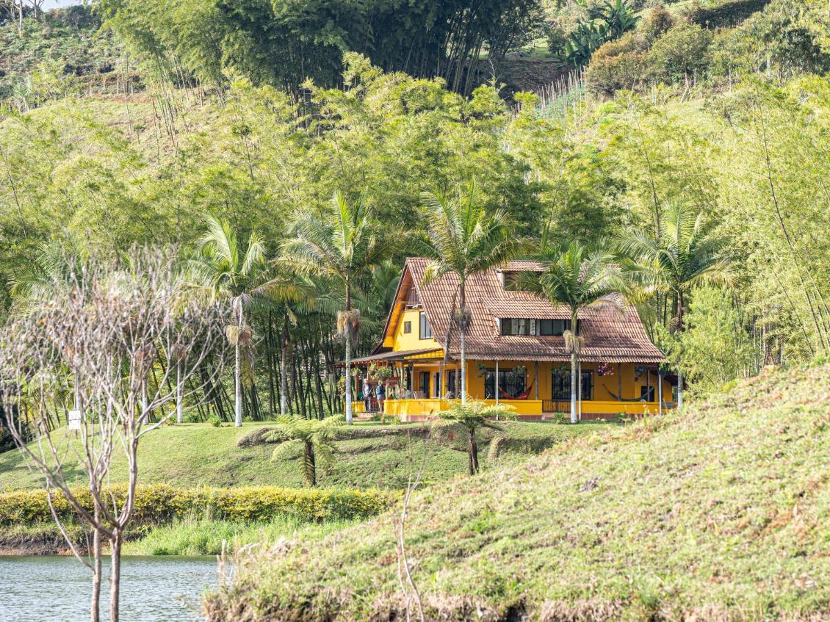 Volare Guatape Isla Hostel Exterior photo