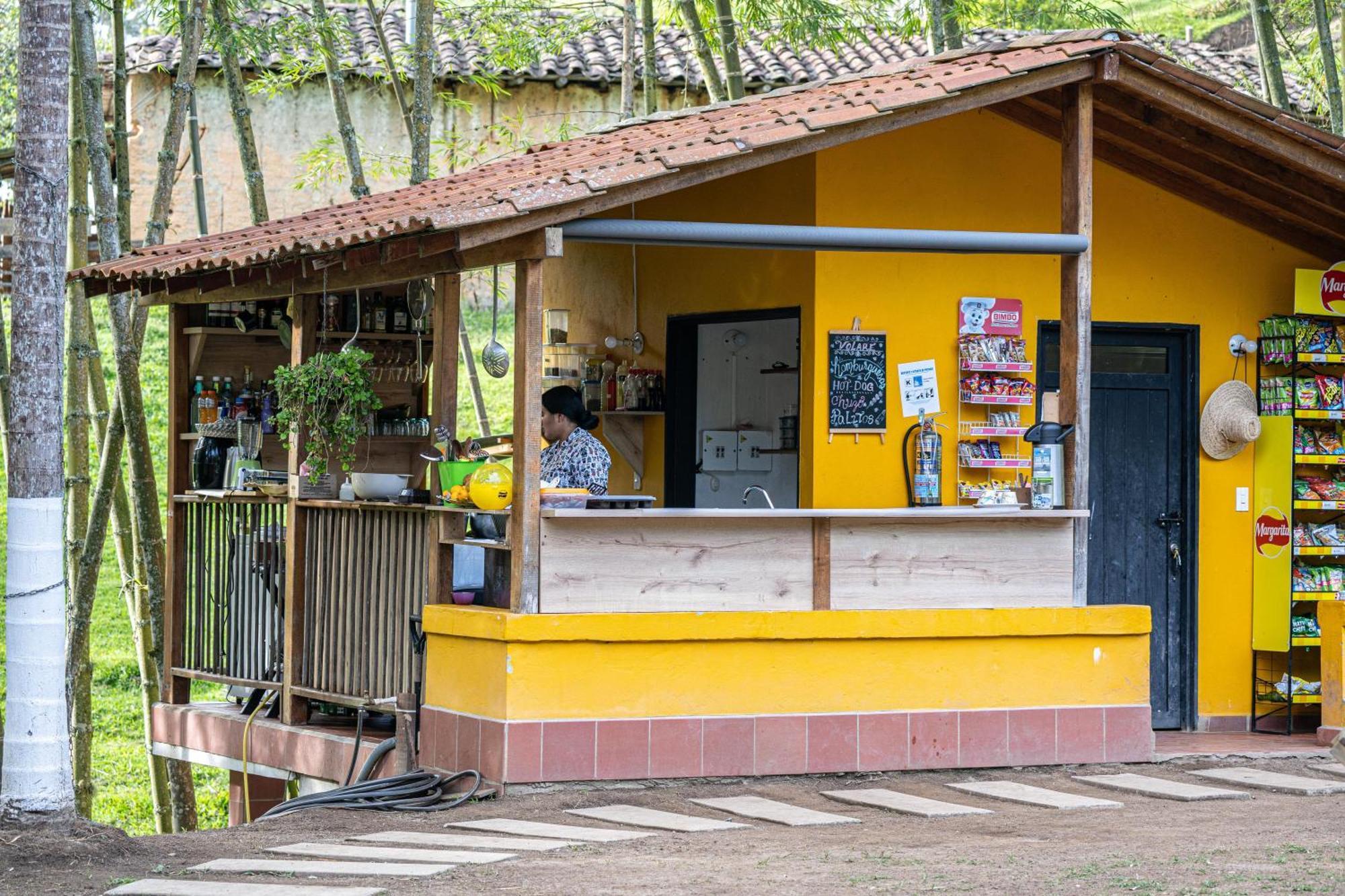 Volare Guatape Isla Hostel Exterior photo