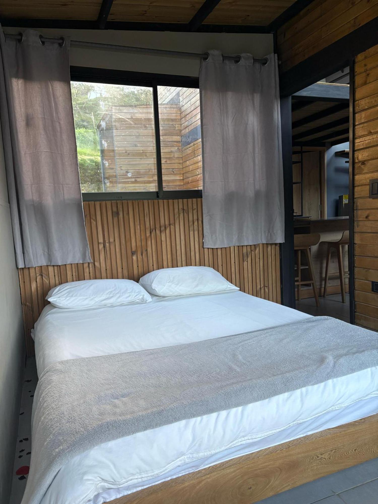 Volare Guatape Isla Hostel Exterior photo